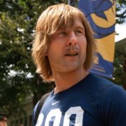 Chad Powers llegó a Disney Plus.